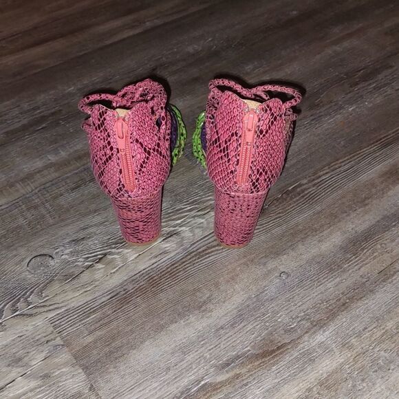 Shoe dazzle Estrella strappy  snakeskin chunky heel sandals Sz 7.5 - Picture 4 of 7